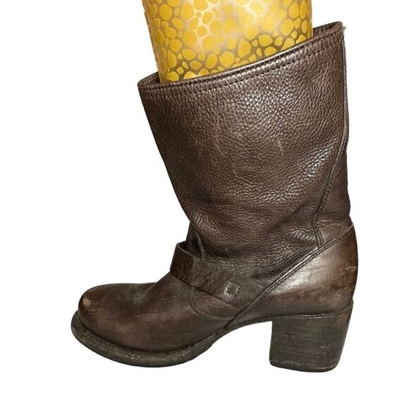 Frye 76295 Vera Short Engineer Motorcycle Brown Belted Leather Boots Womens 6 B - Picture 3 of 10